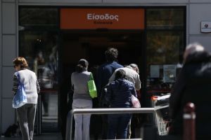 Νίκος Παπαθανάσης: Τα σούπερ μάρκετ δεν κλείνουν – Υπάρχει επάρκεια σε όλα