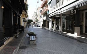 Πέτσας για lockdown: Ο πρωθυπουργός ενημερώνεται και αποφασίζει