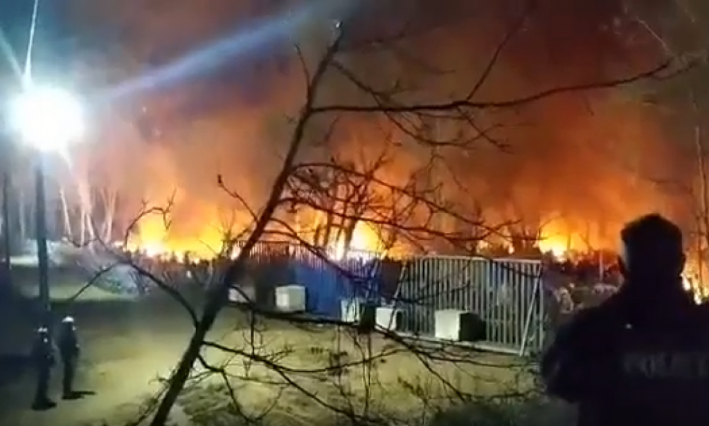 Καστανιές : Μετανάστες άναψαν φωτιά στα τουρκικά σύνορα