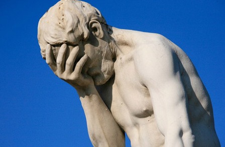 Ανόητε Νεοέλληνα, ο κοροναϊός είναι μια πανδημία. Γίνε επιτέλους υπεύθυνος