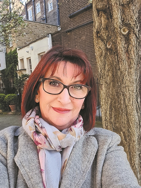 Xιλιάδες συνεχίζουν να συνωστίζονται στα βαγόνια του μετρό του Λονδίνου