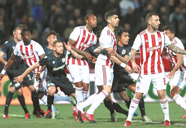 Χωρίς κόσμο και… κέντρο