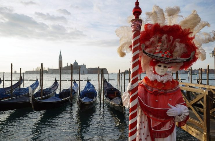 Συναγερμός στον τουρισμό λόγω κοροναϊού – Φοβούνται μαζικές ακυρώσεις