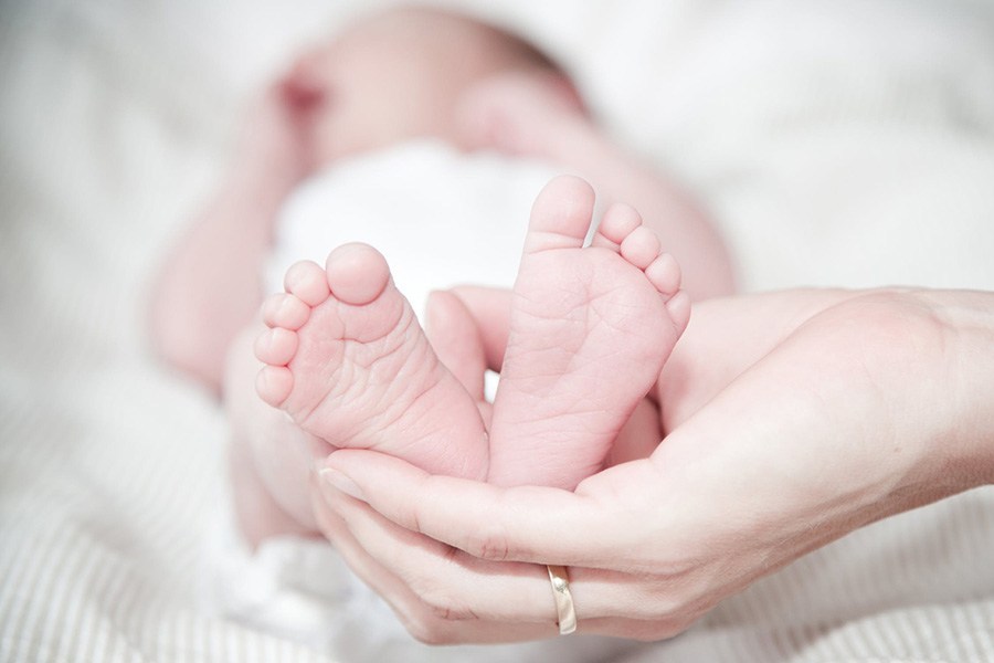 Επίδομα γέννας: Καταβάλλεται η πρώτη δόση σε 7.203 μητέρες