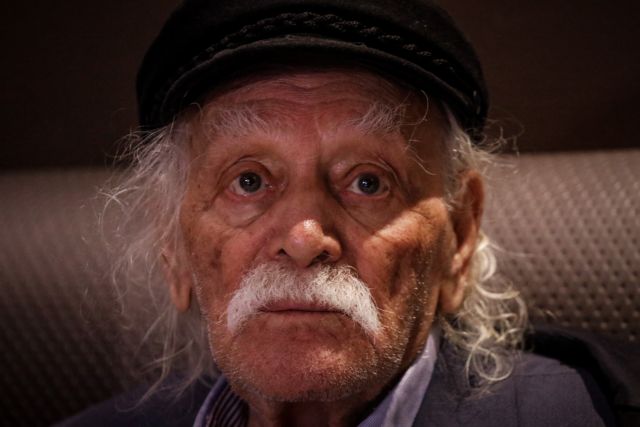 Μανώλης Γλέζος: Μεσίστια η σημαία στην Ακρόπολη την Τετάρτη