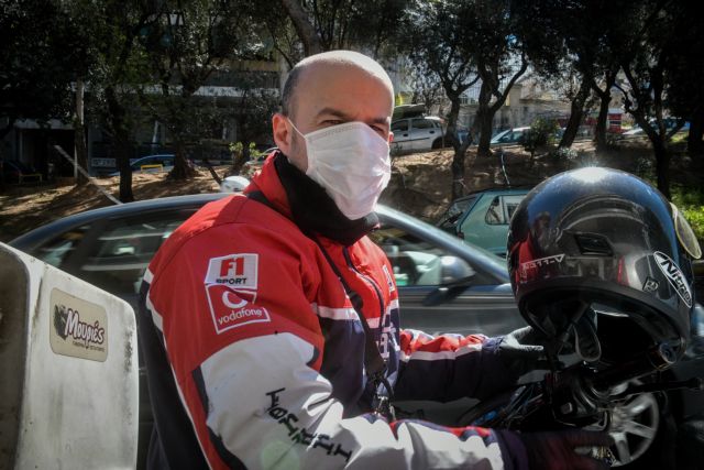 Ανήσυχοι οι ντελιβεράδες: «Θα γίνουμε διανομείς κοροναϊού αντί τροφίμων»