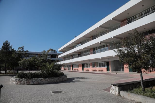 Κεραμέως για σχολεία: Υπό εξέταση να γίνουν μαθήματα το Πάσχα