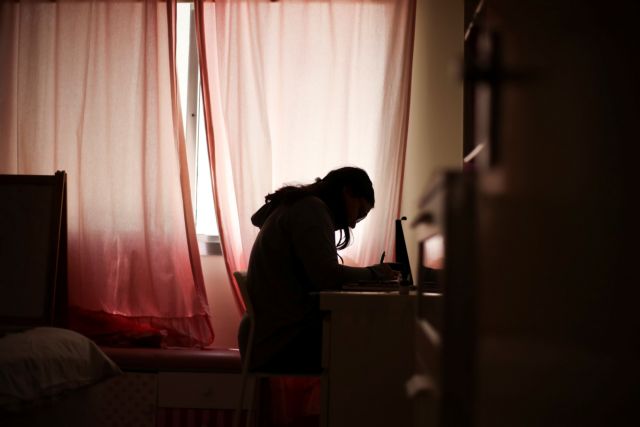 Αυστηρές οδηγίες Τσιόδρα για όσους νοσούν και βρίσκονται σπίτι