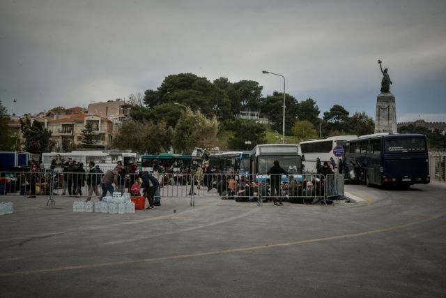 Επεισόδια με μετανάστες που ειδοποιήθηκαν να πάνε στο λιμάνι