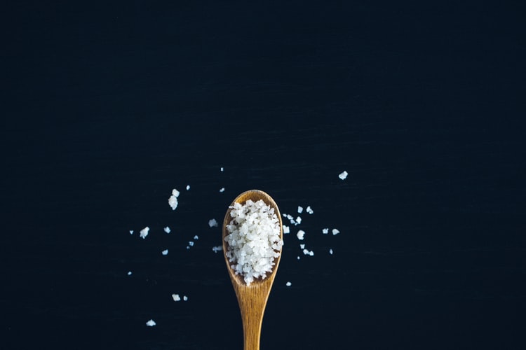 Κοροναϊός και διατροφή : Τι κάνει το πολύ αλάτι στο ανοσοποιητικό σύστημα