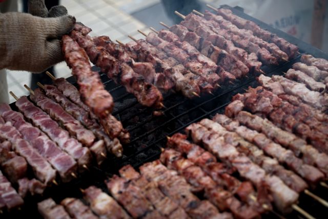 Έστειλε SMS για σωματική άσκηση και πήγε για σουβλάκια