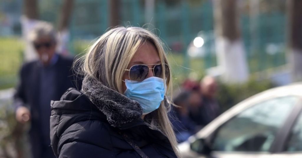 Μειώθηκε ο φόβος για τον κοροναϊό αλλά αυξήθηκε για τις οικονομικές συνέπειές του