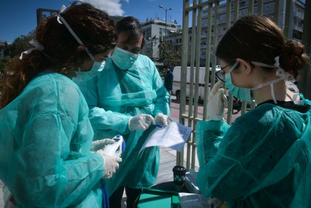 Δημοσκοπήσεις: Εντολή στην κυβέρνηση να βγάλει τη χώρα από την πανδημία