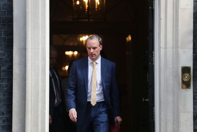 Ποιος είναι ο νέος προσωρινός Πρωθυπουργός της Βρετανίας Ντόμινικ Ράαμπ