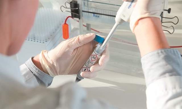 Δοκιμάζονται άλλα δύο εμβόλια