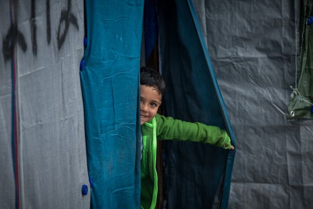 Αρχίζει η επιχείρηση μετεγκατάστασης ανήλικων ασυνόδευτων προσφύγων από Ελλάδα σε Ευρώπη