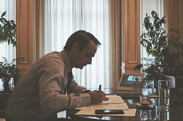 Οι μεγάλοι σκόπελοι στον δρόμο προς την ομαλότητα