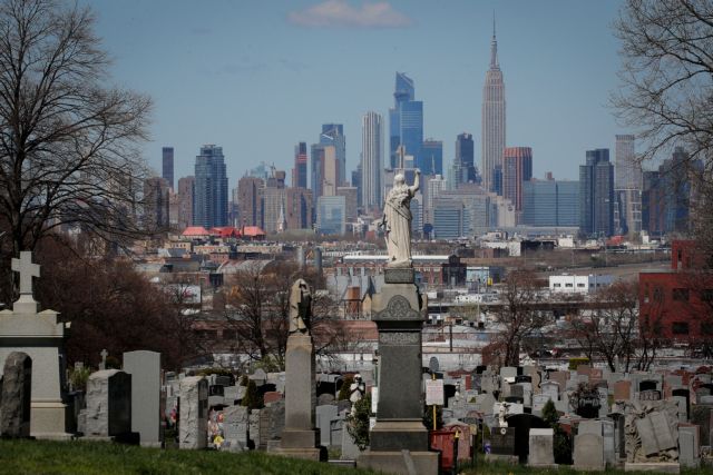 Νέα Υόρκη: Εφτασαν τις 4.758 οι νεκροί – Ετοιμο να καταρρεύσει το σύστημα Υγείας