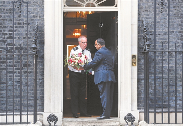 Η ευθύνη της «αγέλης» της Ντάουνινγκ Στριτ