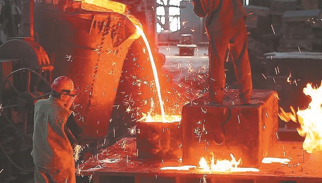 Κύμα αναστολών στη βιομηχανία