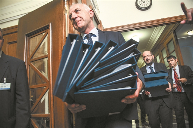 Ανοίγουν ξανά οι μπλε φάκελοι