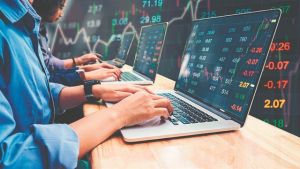 Οι Ελληνες… βάζουν στην άκρη