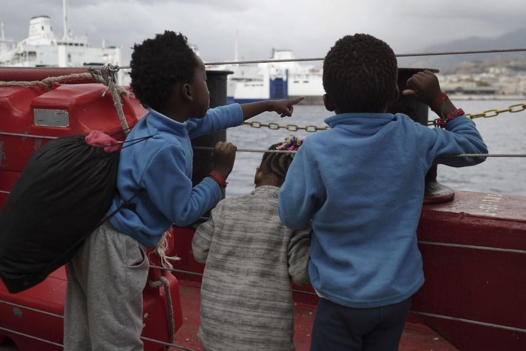 Κορωνοϊός : Η Ιταλία «σφραγίζει» τα λιμάνια της για τους πρόσφυγες