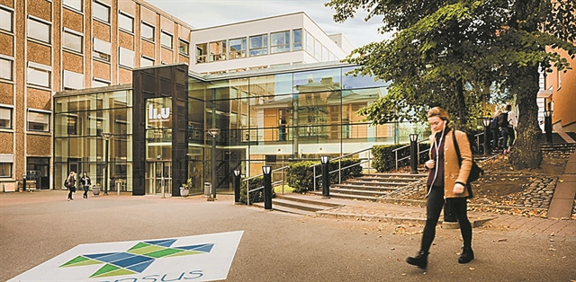 «Μου ζητούν να αποκλείσω ανθρώπους από τη ΜΕΘ» – Η μαρτυρία ελληνίδας πνευμονονόλογου στη Σουηδία