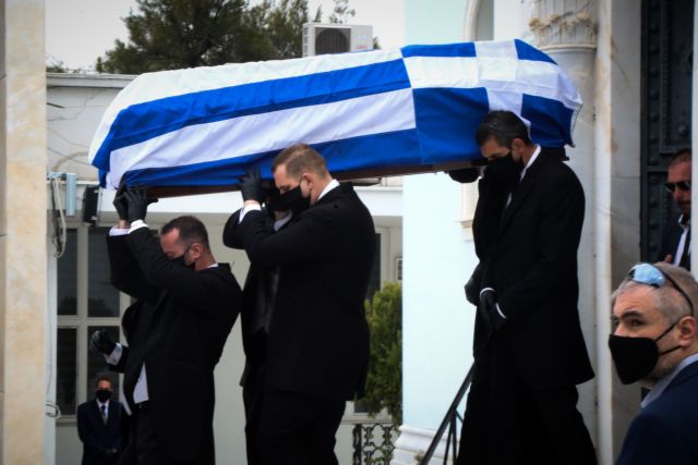 Μανώλης Γλέζος: Σε στενό οικογενειακό κύκλο το ύστατο χαίρε