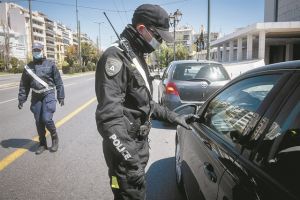 Φορούσε στο κεφάλι φακό γιατί κυνηγούσε τον κορωνοϊό