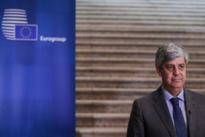 Eurogroup : Πυρετώδεις διαβουλεύσεις και αναβολές στην έναρξη