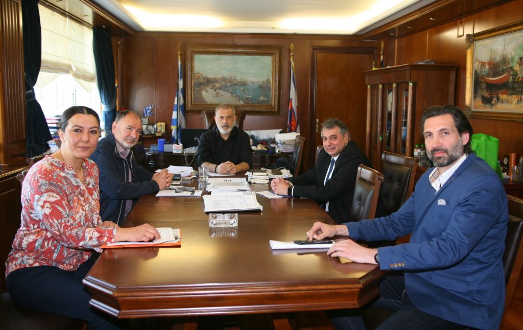 Μαζική παραγωγή υφασμάτινων μασκών από τον δήμο Πειραιά, 3 Επιμελητήρια και τον Εμπορικό Σύλλογο