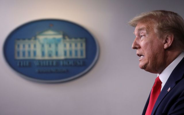 Ο Τραμπ υπολογίζει ότι οι νεκροί στις ΗΠΑ από τον κορωνοΪό θα φτάσουν τις 60.000