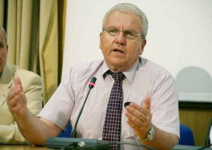 Στεφανάδης στο MEGA: Βάσιμη ελπίδα για φάρμακο κατά του κοροναϊού το φθινόπωρο