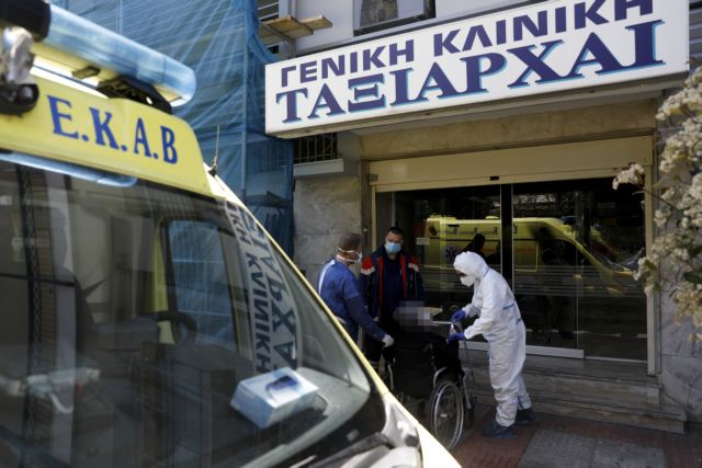 Κλινική στο Περιστέρι: Γιατροί έκαναν επεμβάσεις – Δέχονταν και στα ιατρεία τους