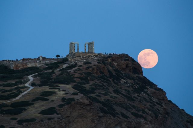 Υπερπανσέληνος : Απόψε θα δούμε το μεγαλύτερο φεγγάρι του 2020 | tanea.gr