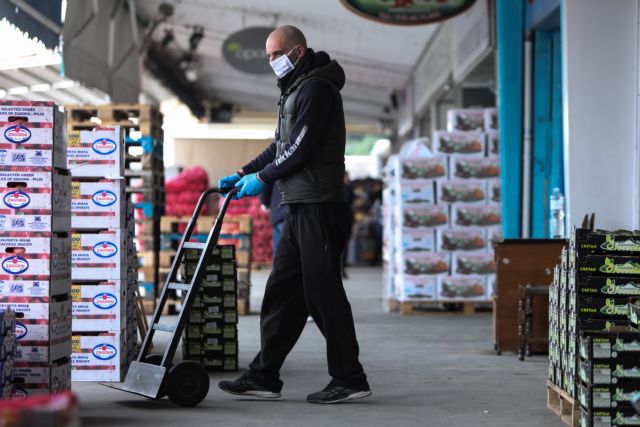 Διευκρινήσεις Τσιόδρα για τη χρήση μάσκας σε ανοιχτούς και κλειστούς χώρους