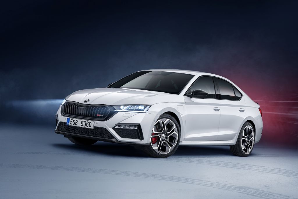 SKODA OCTAVIA RS iV: Το υβριδικό της τσέχικης φίρμας με τους 240 ίππους