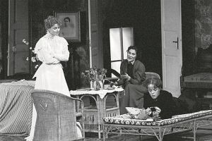 Να δει κανείς ή να μη δει (online παραστάσεις);