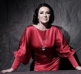 Τσέλια Κοστέα: «Προσπαθώ να δω την περίοδο της “καραντίνας” ως ένα long weekend» 