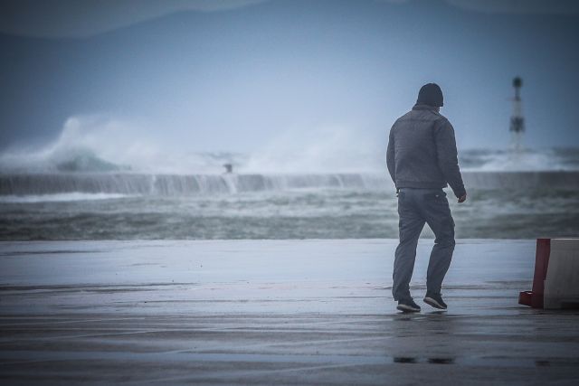 Προβλήματα στις ακτοπλοϊκές συγκοινωνίες από τους θυελλώδεις ανέμους