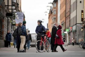 Σουηδία: Εφθασαν τους 591 οι νεκροί – 487 νέα κρούσματα