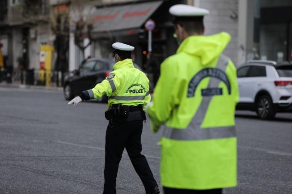Κοροναϊός:  Πρόστιμο των 300 ευρώ σε 40 άτομα την Τρίτη – 8 συλλήψεις για ανοιχτά μαγαζιά
