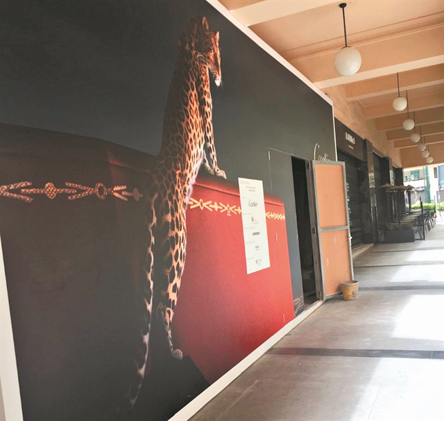 Προετοιμασίες για το opening…