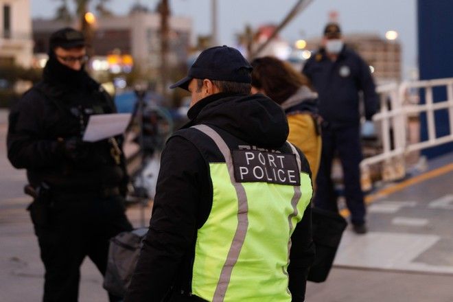 Εντατικοί έλεγχοι στο λιμάνι του Πειραιά