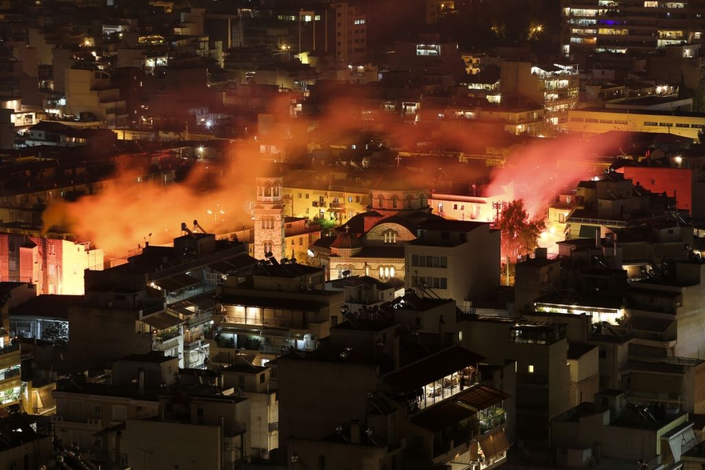 Κοροναϊός: Τα πιο γνωστά πασχαλινά έθιμα που… μπήκαν σε καραντίνα