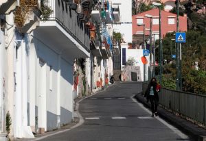 Κοροναϊός: Πώς βγαίνει από την καραντίνα η Ευρώπη