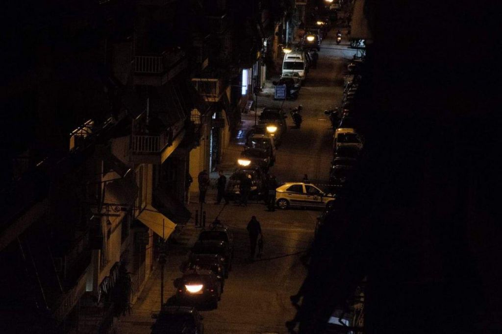Συναγερμός κέντρο της Αθήνας – Άντρας πυροβόλησε και ταμπουρώθηκε σε σπίτι