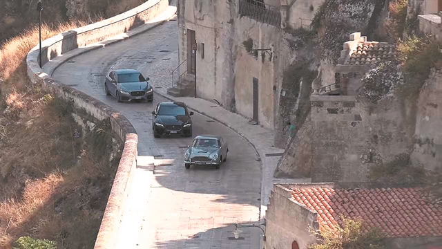 Ελικόπτερα, drones και μπάρες νερού…