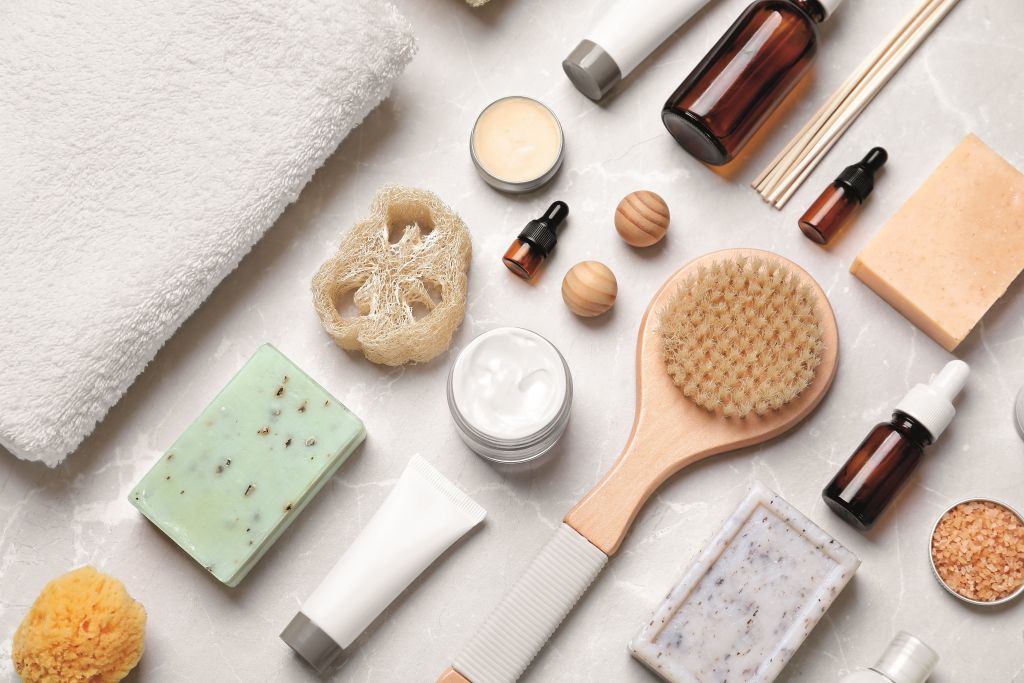 Πέντε βήματα για να φροντίσετε σωστά το δέρμα σας όσο μένετε σπίτι